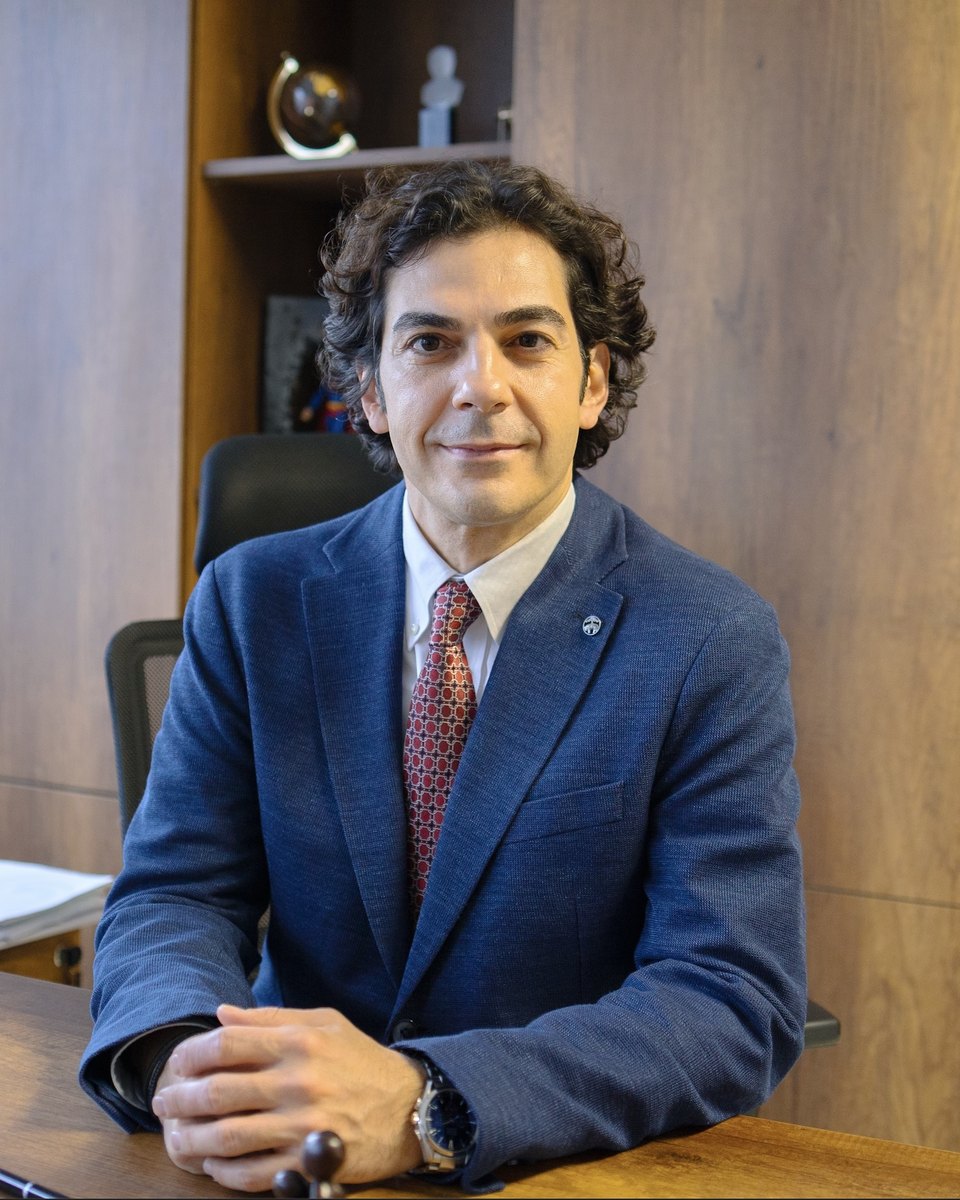 Prof. Dr. Ercan Baştu muayenehanesinde